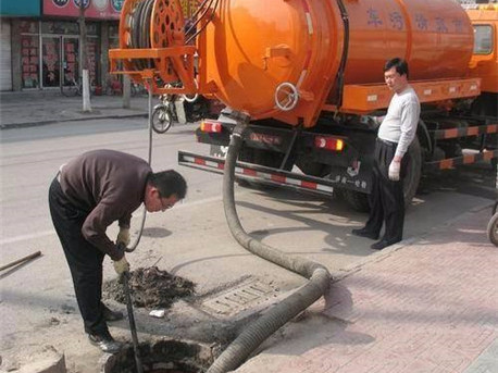 老街街道清掏化粪池，健康生活从这里开始
